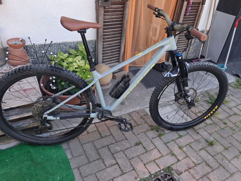 Used Orbea Laufey Shimano Deore XT 2024 Mountainbike, Light Gray — image 7 of 9