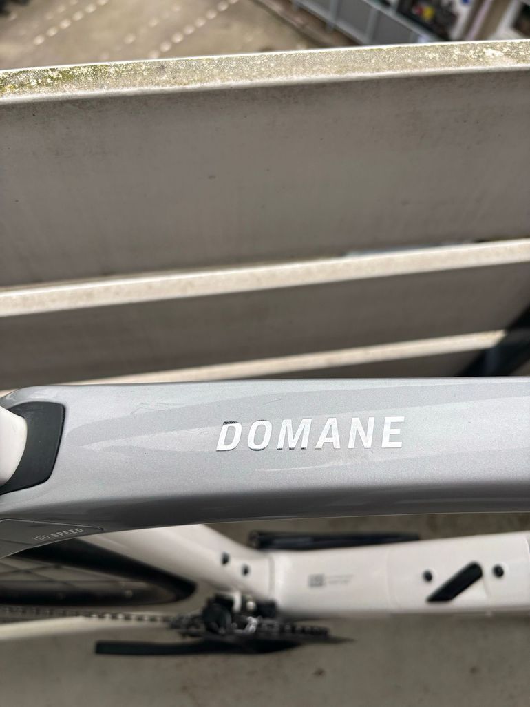 Used Trek Domane SL 5 2022 2022 Road & Gravel, White — image 6 of 8