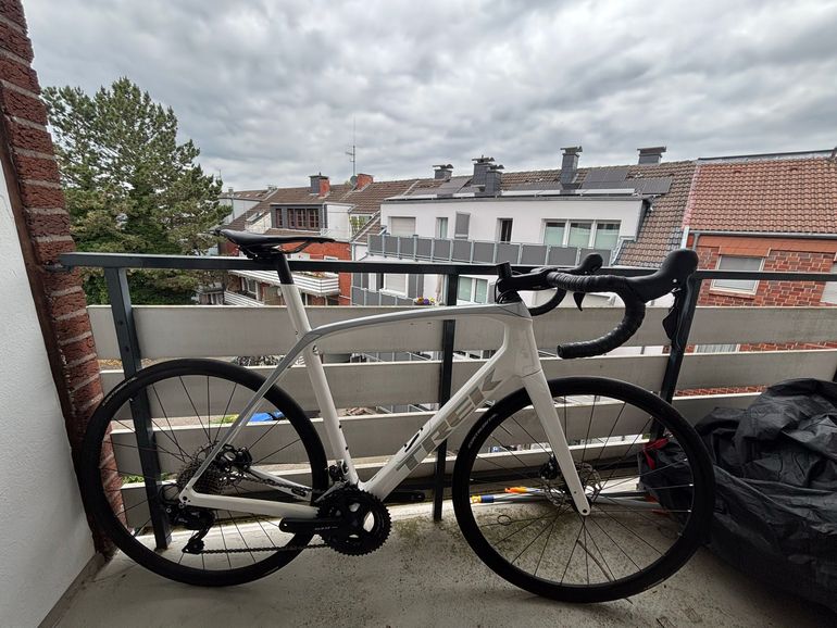 Used Trek Domane SL 5 2022 2022 Road & Gravel, White — image 1 of 8