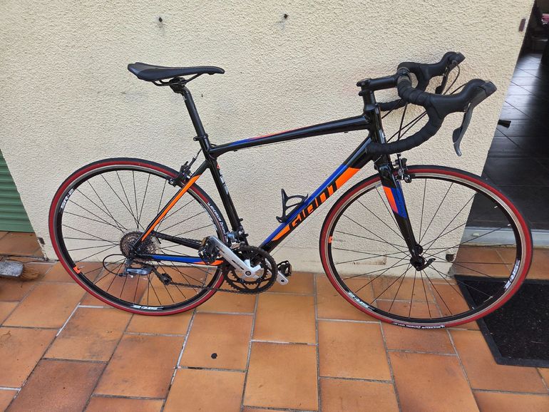 Used Giant Contend 3 2017 2017 Road & Gravel — image 1 of 6