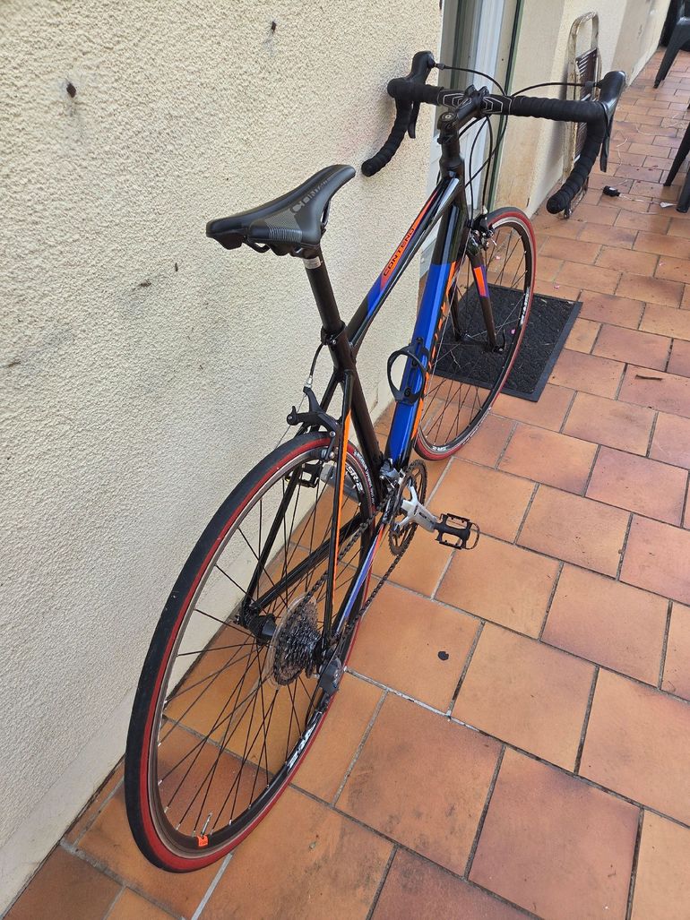 Used Giant Contend 3 2017 2017 Road & Gravel — image 4 of 6