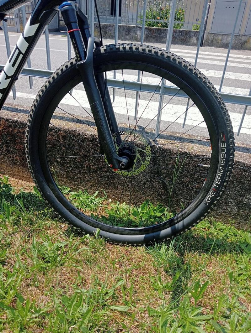 Used Trek Supercaliber 9.7 2020 2020 Mountainbike, Black, 29 — image 10 of 12