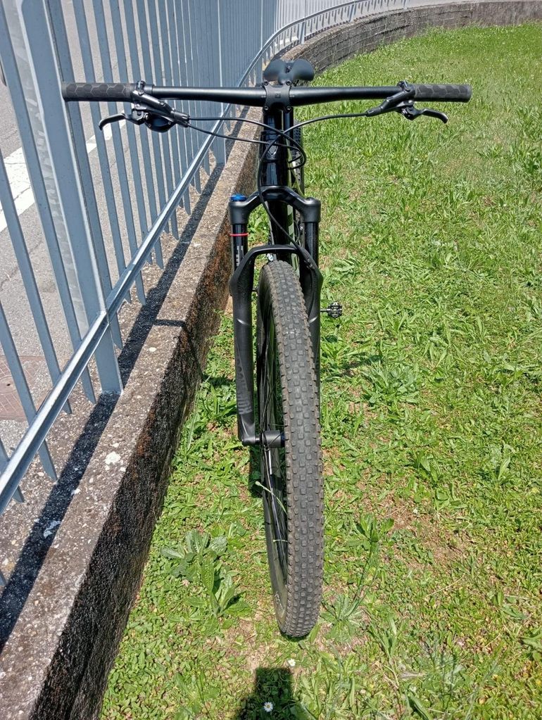 Used Trek Supercaliber 9.7 2020 2020 Mountainbike, Black, 29 — image 8 of 12