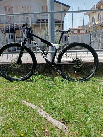 Used Trek Supercaliber 9.7 2020 2020 Mountainbike, Black, 29 — image 2 of 12