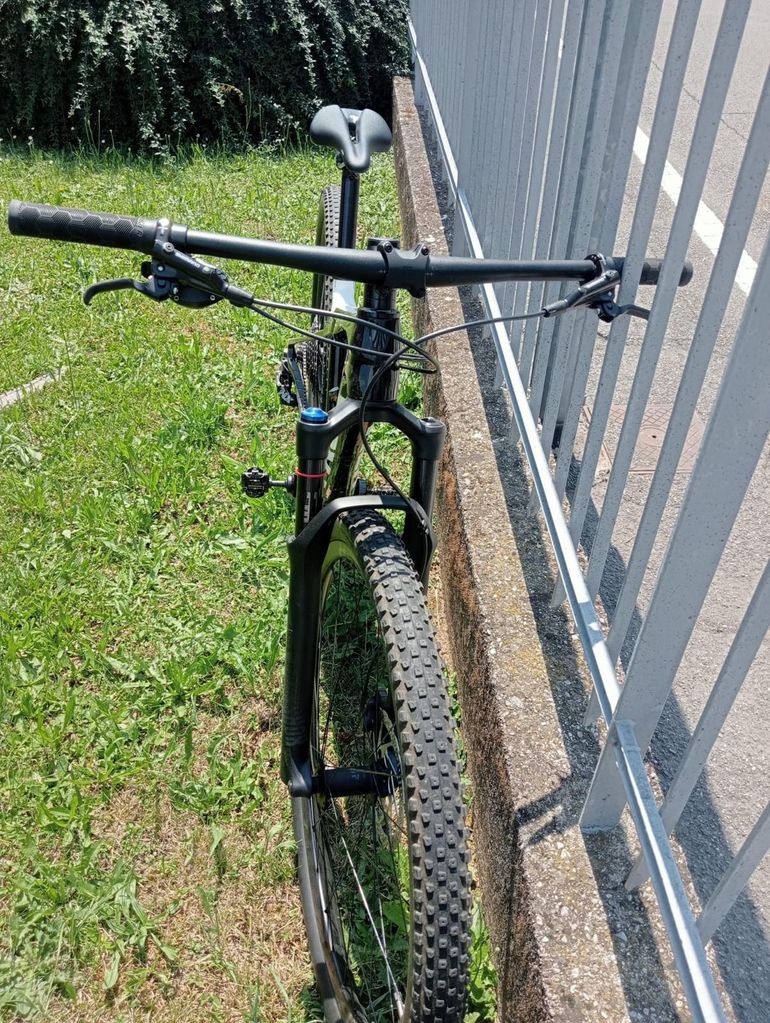 Used Trek Supercaliber 9.7 2020 2020 Mountainbike, Black, 29 — image 4 of 12