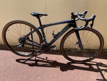 Used Trek Domane SRAM Rival eTap AXS 2024 Route & Gravel