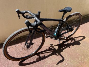 Used Trek Domane SRAM Rival eTap AXS 2024 Road & Gravel — image 2 of 5