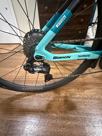 Used Bianchi Oltre XR4 Ultegra Di2 2021 2021 Road & Gravel, Green — image 2 of 8