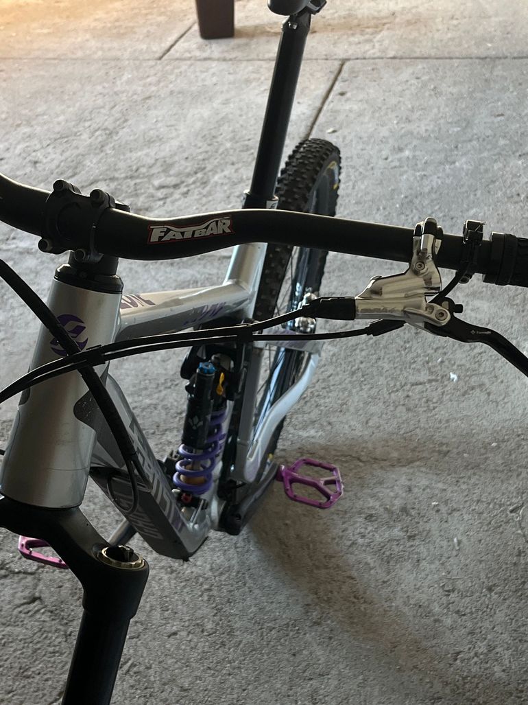 Used Ghost RIOT EN Full Party 2021 2021 Mountainbike, Violett, 27.5 — image 7 of 9