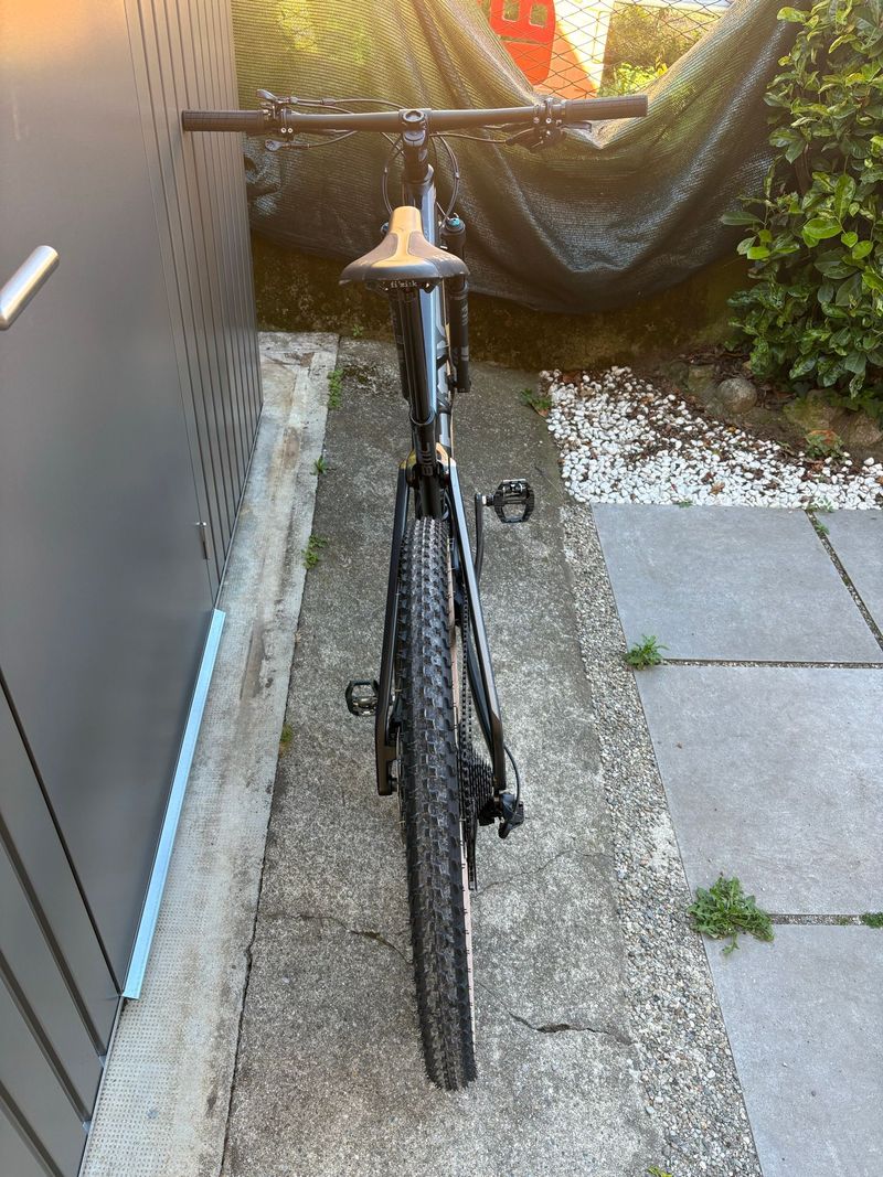 Used BMC Fourstroke 01 THREE 2020 2020 Mountainbike, Black, 29 — image 2 of 5