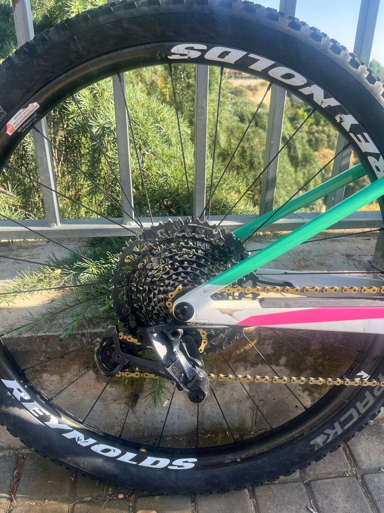 Used Canyon Lux World Cup CF 7 2023 2023 Mountainbike, Weiß — image 3 of 8
