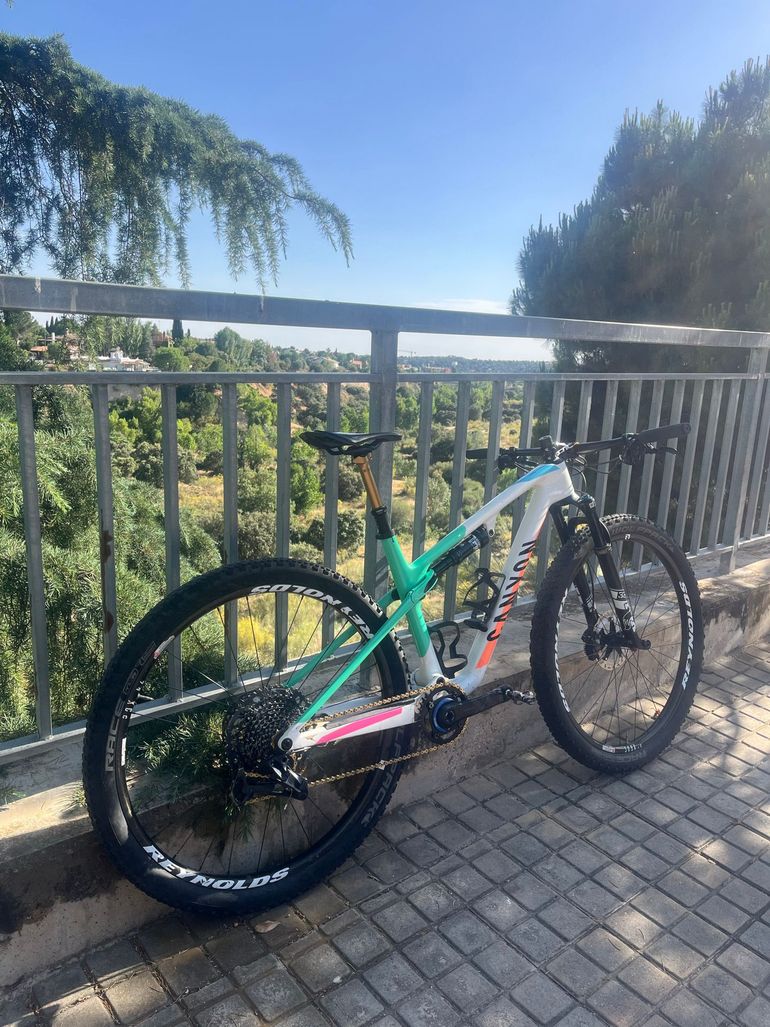 Used Canyon Lux World Cup CF 7 2023 2023 Mountainbike, Weiß — image 7 of 8