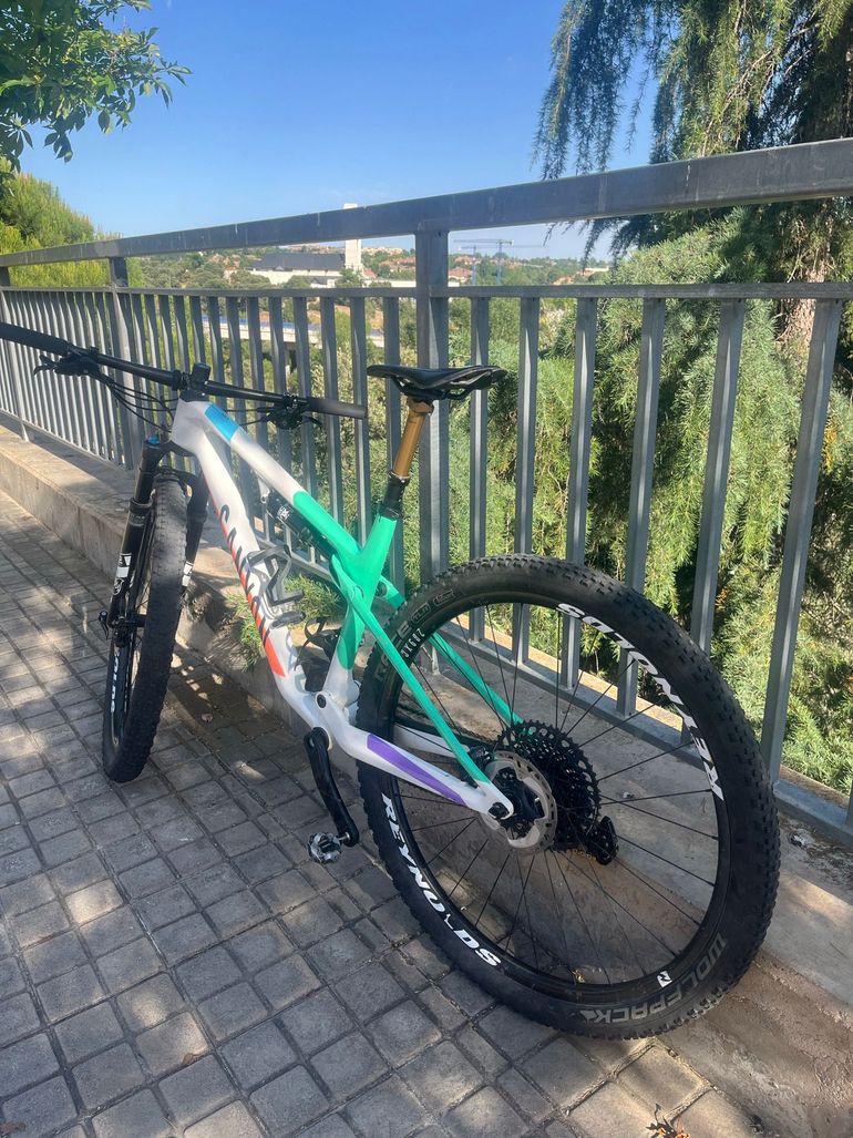 Used Canyon Lux World Cup CF 7 2023 2023 Mountainbike, Weiß — image 2 of 8