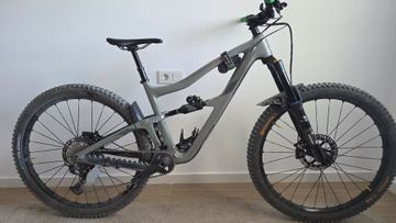 Used Ibis ripmo v2 Custom Frameset 2022 Mountainbike, Light Gray, 29 — image 2 of 6