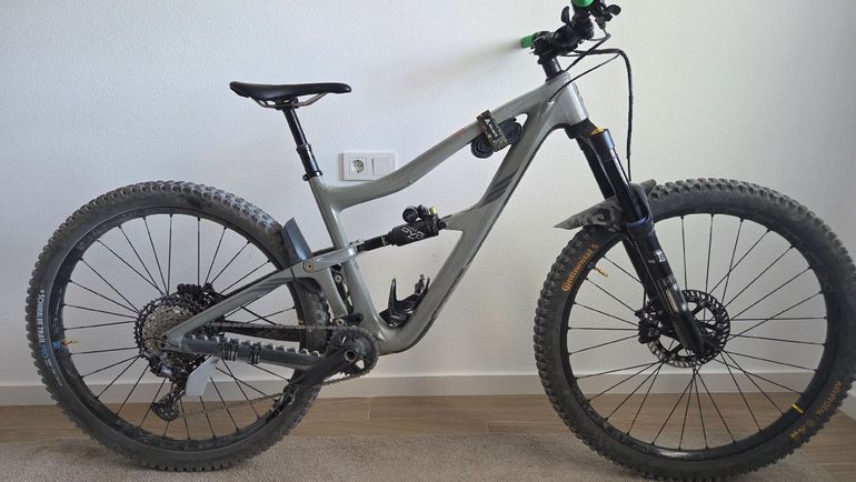 Used ibis ripmo v2 Ibis ripmo v2 Custom Frameset 2022 Mountainbike, Light Gray — image 2 of 3