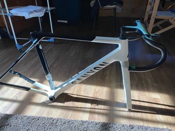 Canyon Ultimate CF SL 8 Aero 2024 Frameset 2024 Road & Gravel d'occasion — image 1 sur 6