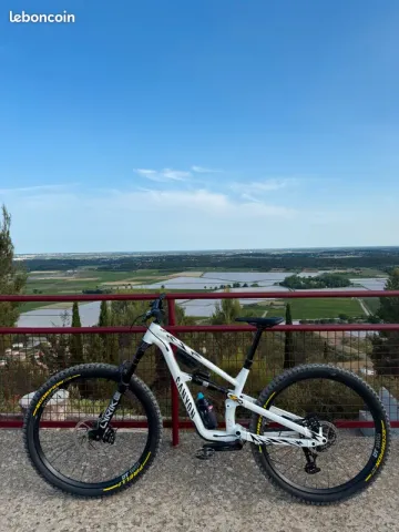 Canyon Spectral CLLCTV 2025 2025 Mountainbike d'occasion — image 1 sur 37