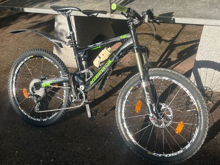 Used Commencal Meta Shimano Deore 2010 Mountainbike, Grün — image 1 of 12