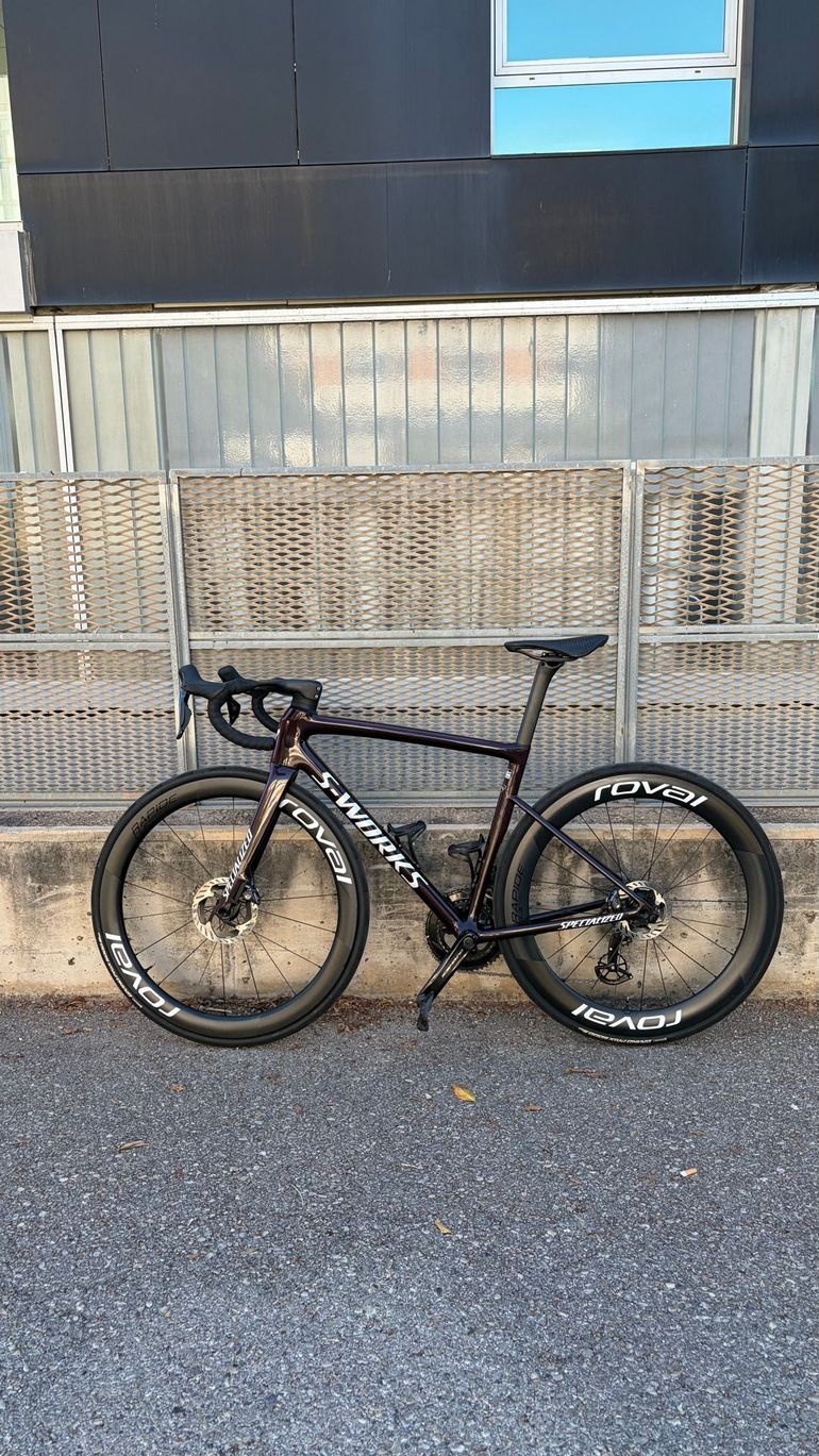 Used Specialized S-Works Tarmac SL8 - Shimano Dura-Ace Di2 2026 2026 Road & Gravel, Rot — image 2 of 3