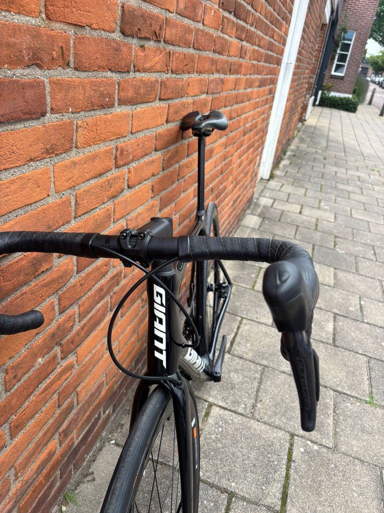 Used Giant Tcr Shimano Ultegra Di2 (12 Speed) 2024 Road & Gravel, Black — image 5 of 9