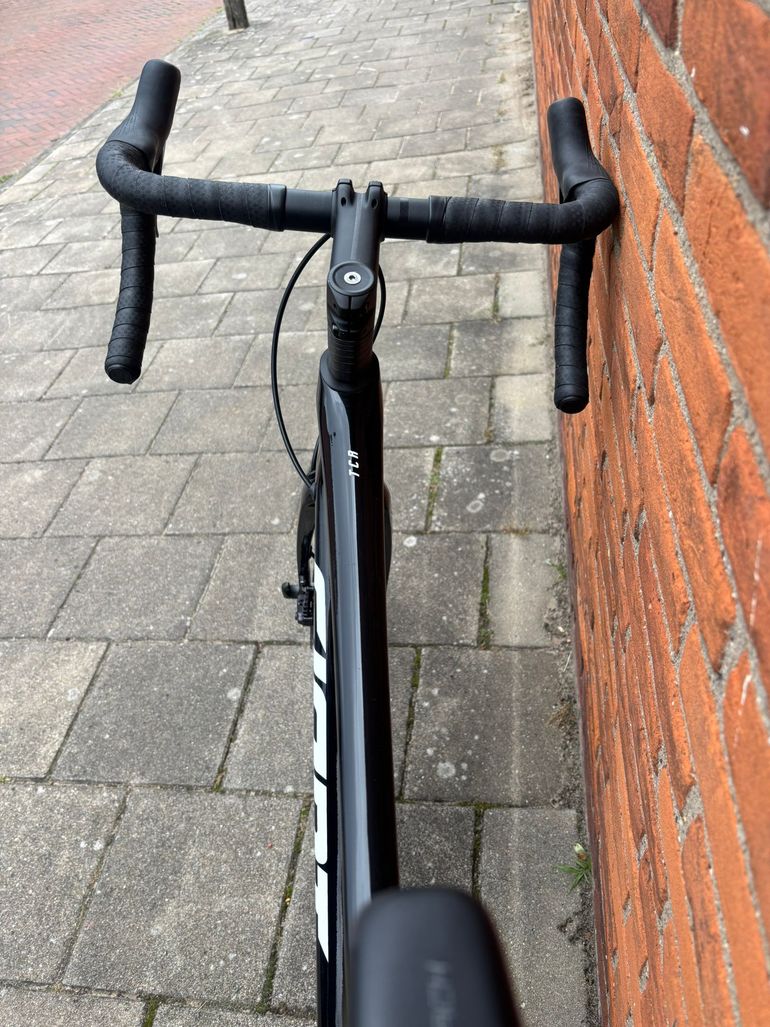 Used Giant Tcr Shimano Ultegra Di2 (12 Speed) 2024 Road & Gravel, Black — image 4 of 9