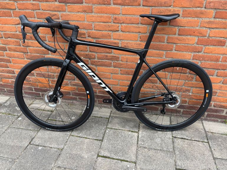 Used Giant Tcr Shimano Ultegra Di2 (12 Speed) 2024 Road & Gravel, Black — image 2 of 9