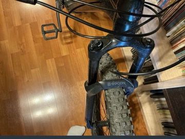 Used Trek Roscoe 7 2024 2024 Mountainbike, Black, 27.5, 29 — image 3 of 4