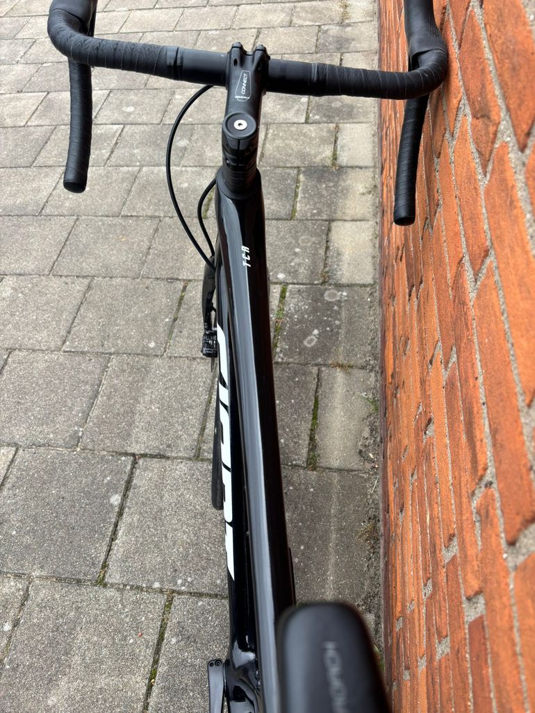 Used Giant Tcr Shimano Ultegra Di2 (12 Speed) 2024 Road & Gravel, Black — image 4 of 7