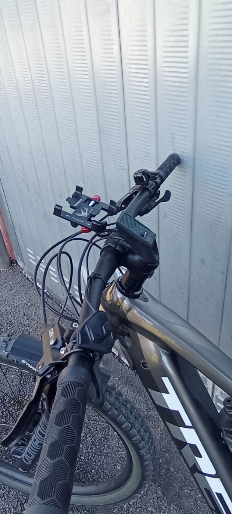 Used Trek Rail 7 Gen 3 2023 2023 Mountainbike, Light Gray, 29 — image 10 of 11