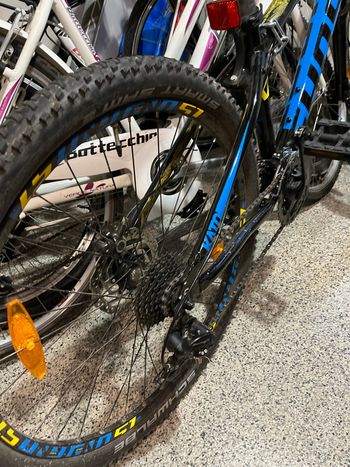 Used Ghost KATO Advanced 27.5 2021 2021 Mountainbike — image 2 of 4