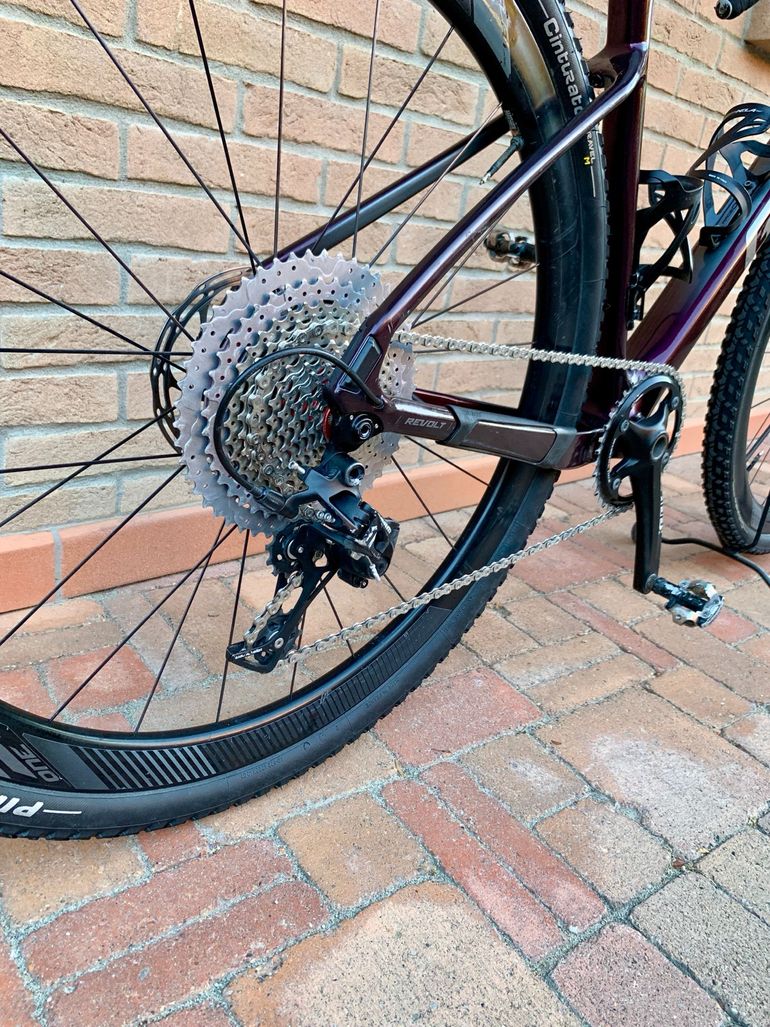 Used Giant Revolt SRAM Apex 2021 Road & Gravel, Violett — image 6 of 11