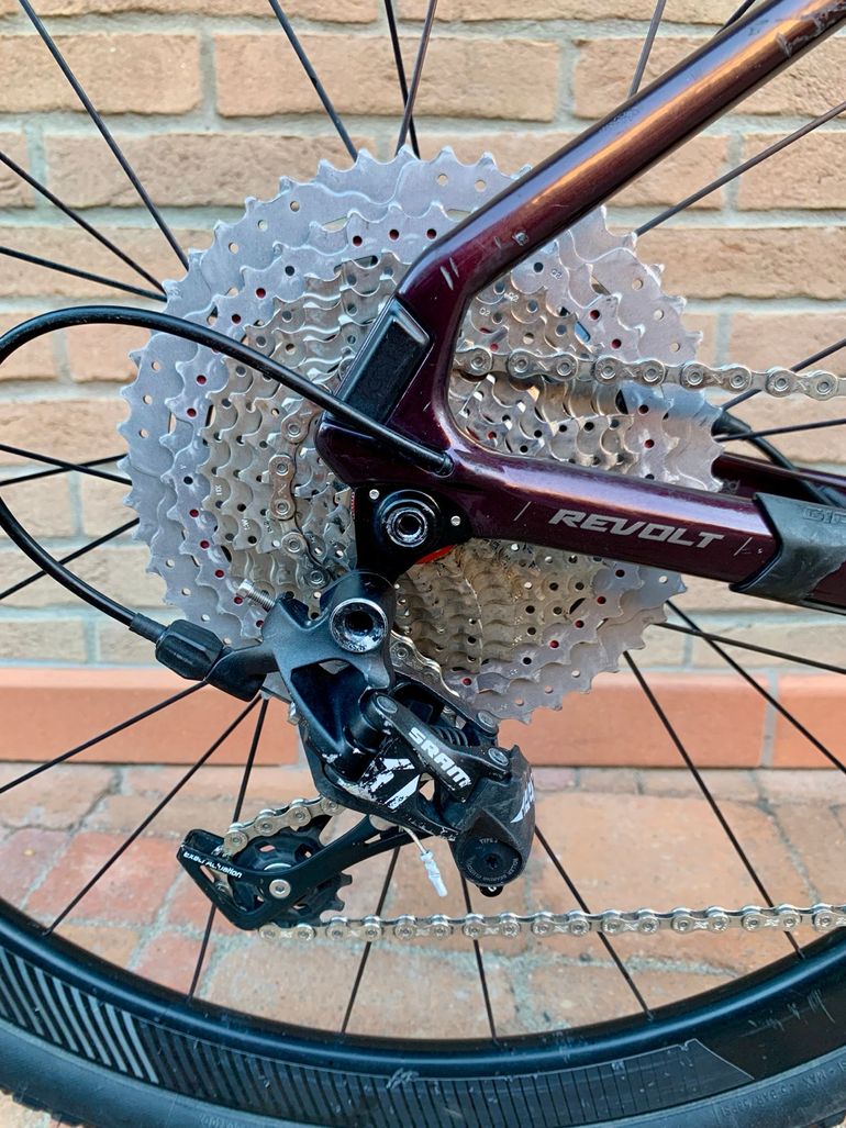 Used Giant Revolt SRAM Apex 2021 Road & Gravel, Violett — image 3 of 11