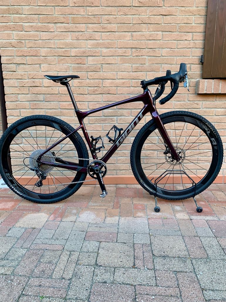 Used Giant Revolt Advanced 1 2020 2020 Road & Gravel, Violett — image 1 of 15