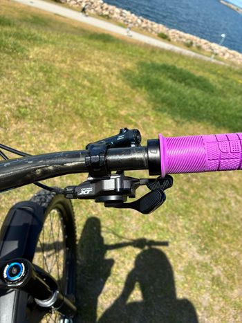 Used Trek Slash 9.8 XT 2021 2021 Mountainbike, Purple, 29 — image 4 of 22