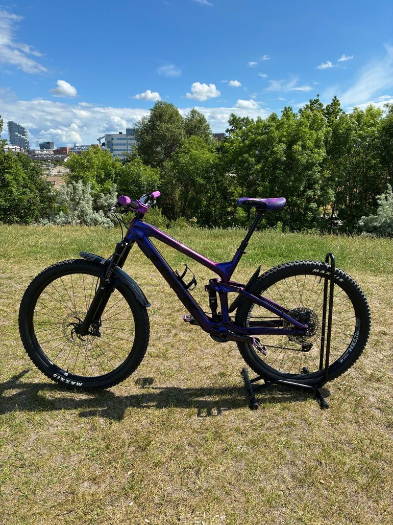 Used Trek Slash 9.8 XT 2021 2021 Mountainbike, Purple, 29 — image 1 of 22