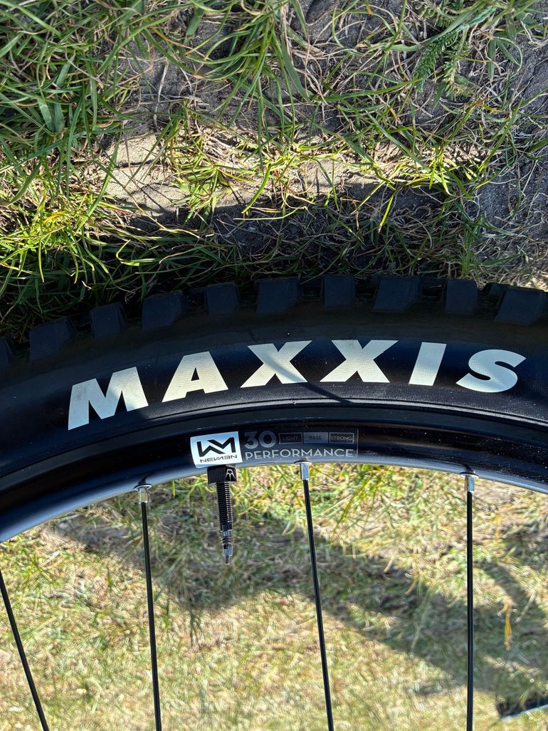 Used Trek Slash 9.8 XT 2021 2021 Mountainbike, Purple, 29 — image 12 of 22