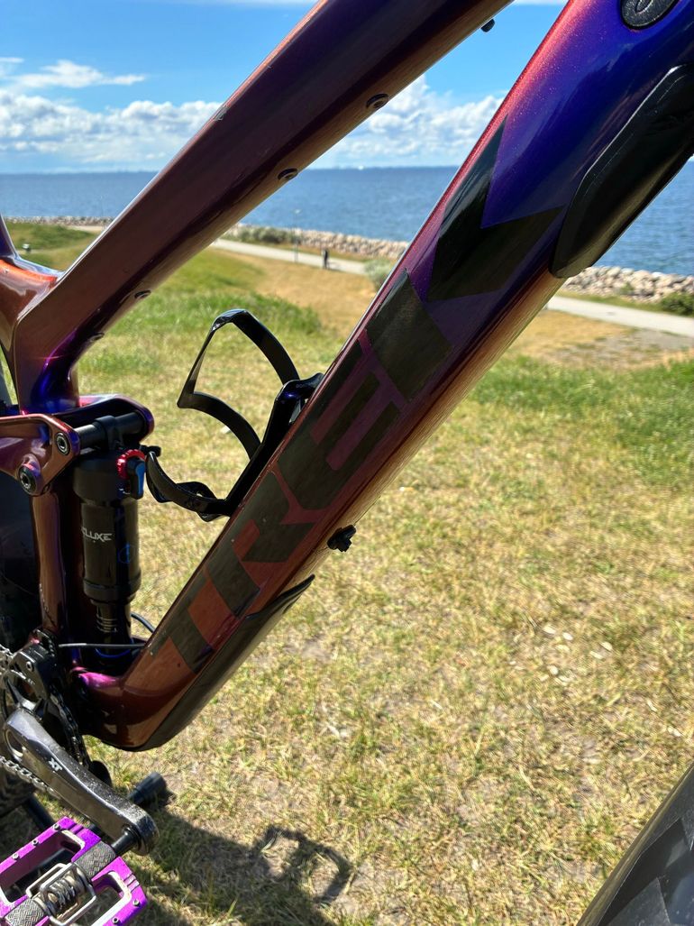 Used Trek Slash 9.8 XT 2021 2021 Mountainbike, Purple, 29 — image 3 of 22