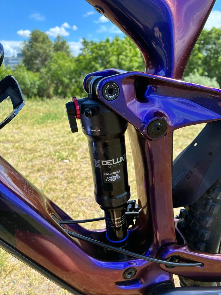 Used Trek Slash 9.8 XT 2021 2021 Mountainbike, Purple, 29 — image 8 of 22