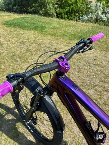 Used Trek Slash 9.8 XT 2021 2021 Mountainbike, Purple, 29 — image 17 of 22