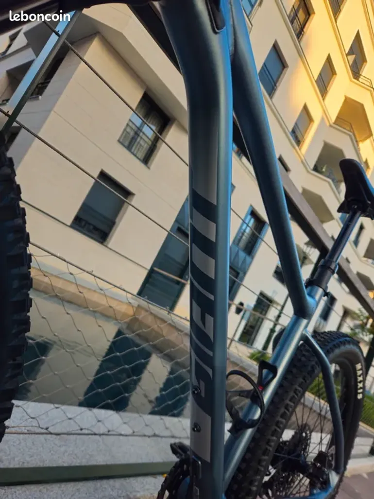 Used Giant Fathom 1 2022 2022 Mountainbike, Light Gray, 27.5 — image 11 of 15