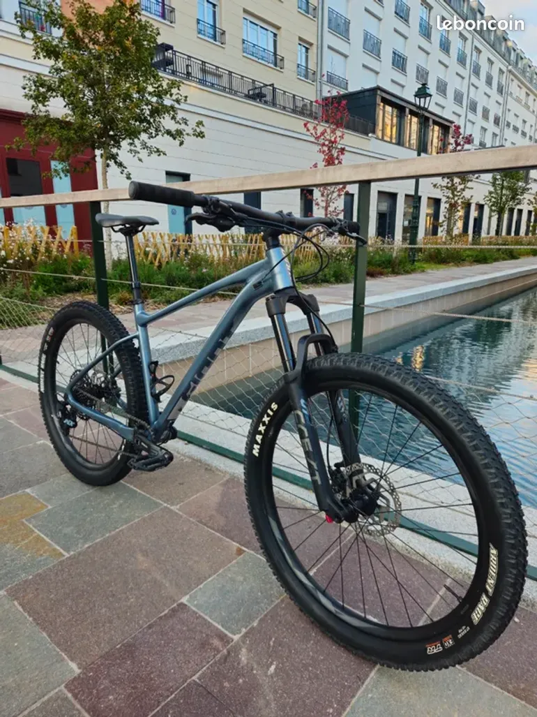 Used Giant Fathom 1 2022 2022 Mountainbike, Light Gray, 27.5 — image 1 of 15