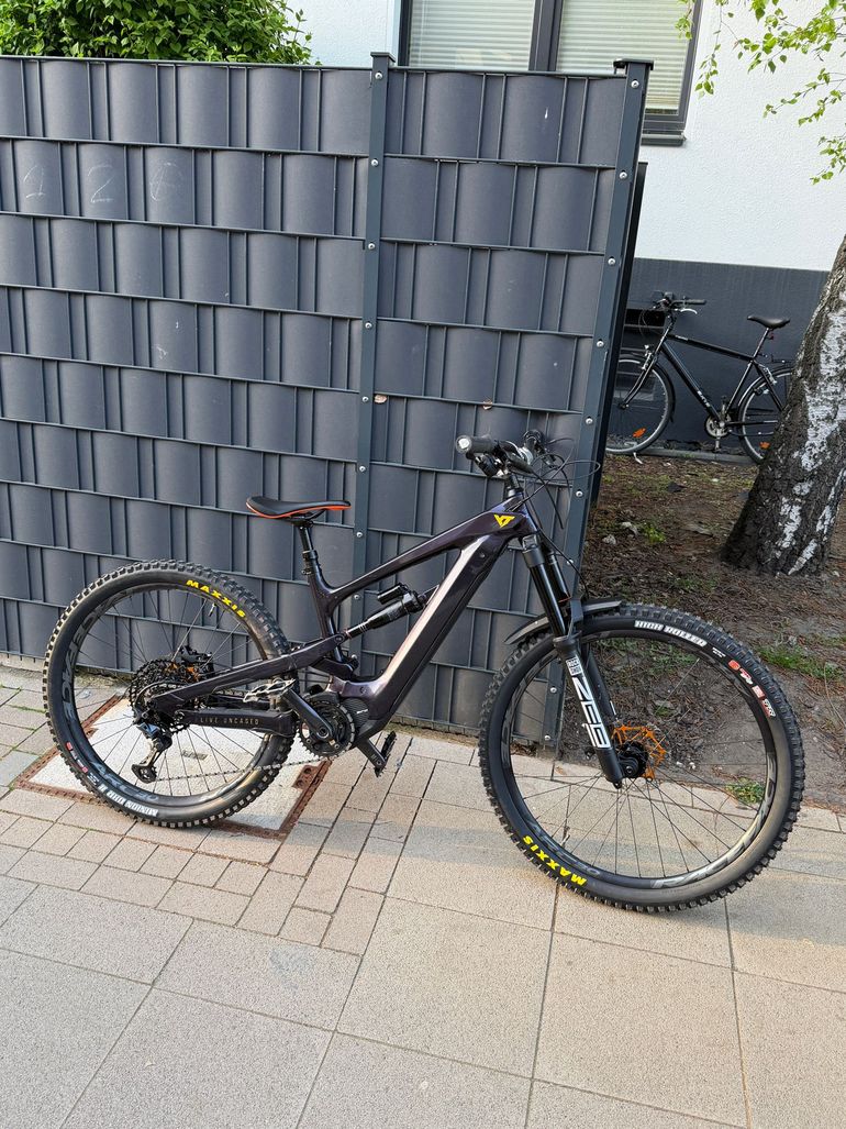 Used YT Industries Decoy UNCAGED 9 MX 2023 2023 Mountainbike, Purple, 29, 27.5 — image 1 of 10