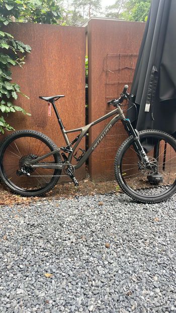 Used Specialized Stumpjumper Comp Alloy 2023 2023 Mountainbike, Negro — image 2 of 16
