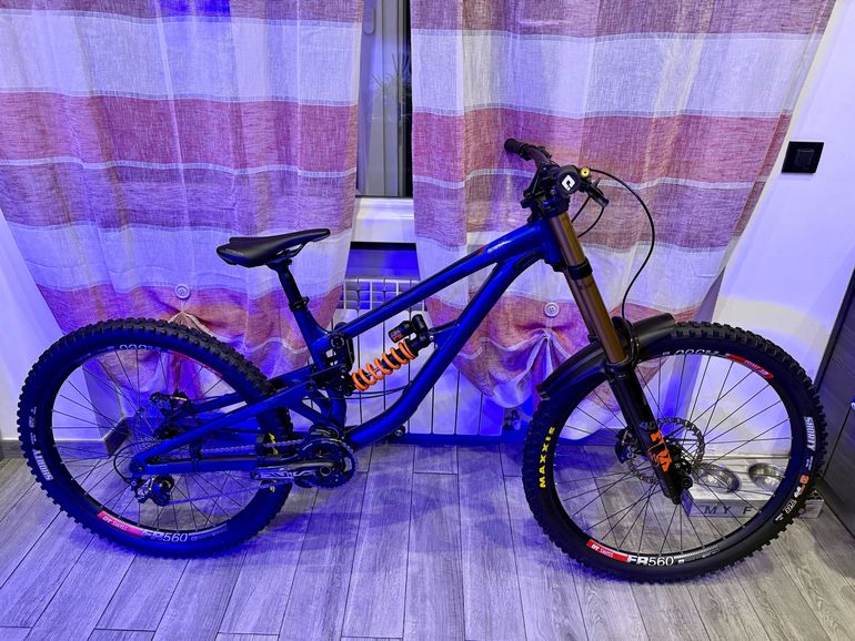 Used Saracen Myst Team 29/27 2021 2021 Mountainbike, Azul — image 1 of 8