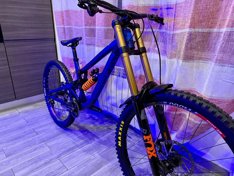 Used Saracen Myst Team 29/27 2021 2021 Mountainbike, Azul — image 2 of 8