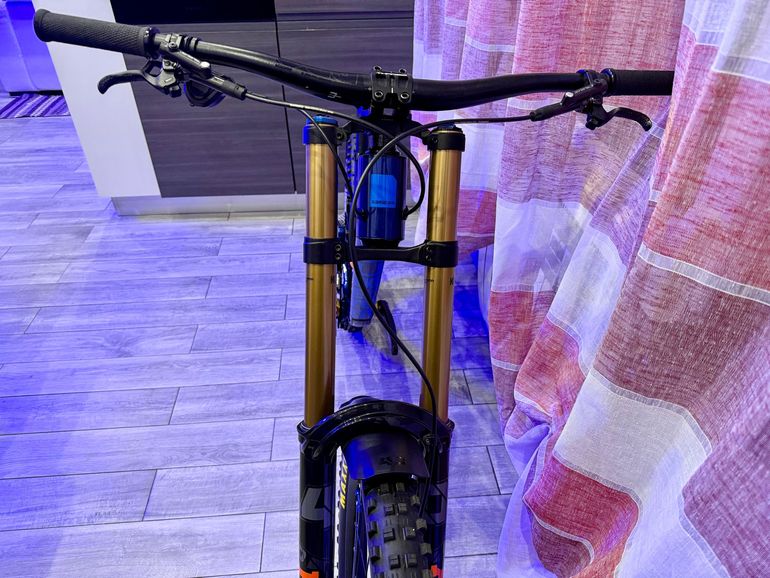 Used Saracen Myst Team 29/27 2021 2021 Mountainbike, Azul — image 3 of 8