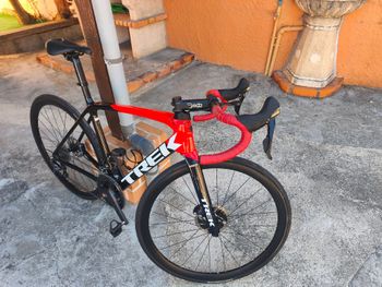 Used Trek Emonda Shimano 105 2024 Road & Gravel, Red — image 3 of 4