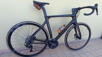 Used Pinarello Paris 105 Bike 2021 2021 Road & Gravel, Schwarz — image 4 of 5