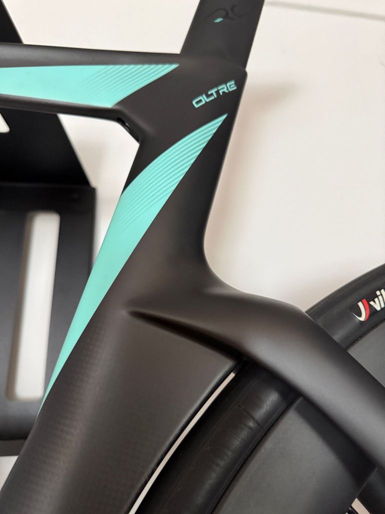 Used Bianchi Oltre RC Frame kit 2024 Frameset 2024 Road & Gravel — image 2 of 7