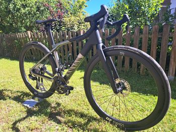 Used Canyon Grail CF SLX 8 Di2 2024 2024 Road & Gravel, Hellgrau — image 2 of 15